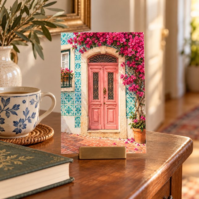 Rosa dörr i Lissabon konsttryck Poster (4 x 6 inch unframed semi-gloss print. Flat printed artwork. Styled scene; props not included.)