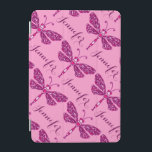 Rosa drakonfluart mönster vid ipad cover iPad mini skydd<br><div class="desc">Flickor rosa måste lägga till din egen namn flickaktigt draonfly mönster ipad cover designat av Sarah Trett. Anpassa efter eget namn och läs för närvarande Jennifer (***Observera att vissa namn inte alltid passar på grund av teckensnittets karaktär). Jag kan skicka en annan för att möta ditt namn och färg behöver...</div>