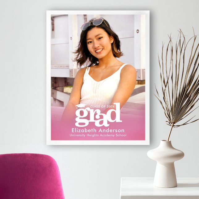 Rosa examensfoto fet typografi minimalistisk poster (Skapare uppladdad)