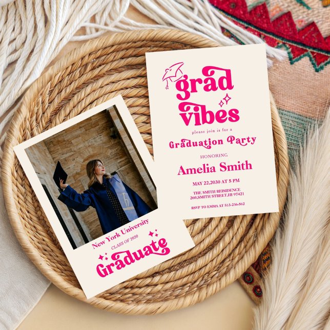 Rosa examensstämning Inbjudan till klass 2026 (Skapare uppladdad)