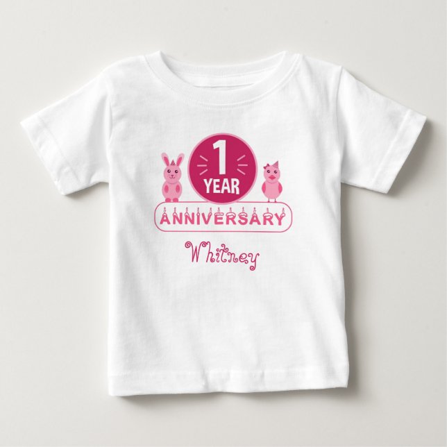 Rosa festkompisar Första födelsedags baby t-shirt (Framsida)