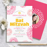 Rosa Fladdermus Bar Mitzvah Foto Djärv Cool Stjärn Inbjudningar<br><div class="desc">Var stolt, gläd dig och visa upp denna milstolpe för din favorit Bat Mitzvah med denna roliga, trendiga, groovy, personliga inbjudan! Retro hetrosa och korallfärgade blomsterexplosioner med Davidsstjärnor, samt fet modern gul hetrosa och mörkgrå sans serif-typografi, överlagrar en ren vit bakgrund. På baksidan överlagrar fotot du väljer och en vit...</div>
