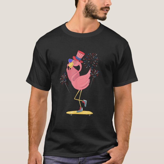 Rosa Flamingo 4:e juli: Lilla Patriotic Bird Lov T Shirt (Framsida)