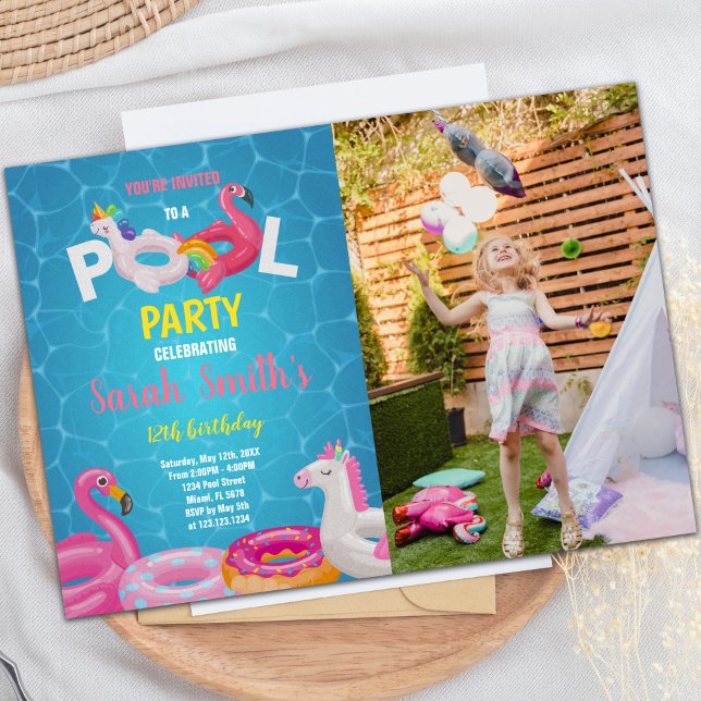 Rosa Flamingo Bassäng födelsedagsinbjudan med foto Inbjudningar (Pink Flamingo Pool Birthday Invitations w photo)