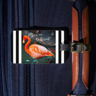 Rosa Flamingo Dare är en annan Svartvit Rand Bagagebricka