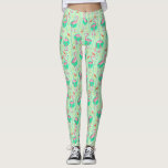 Rosa Flamingo Ferns Tropical Grönt Sommar Mönster Leggings<br><div class="desc">Du kommer att vara helt envis i de här unika tropiska flamingolegeringarna. Dessa övertryckta balkar inspireras av retro, stiliserade Art Deco-motiv och teman från Jazz-åldern och har en ursprungliga rosa flamingo-fågel mönster med färgstarka ferns och geometriska former. Utformningen görs i skuggor av ljus sommartid med peachy orange accents och söt...</div>