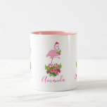 Rosa Flamingo i Santa Hat med Candy cane Bouquet Två-Tonad Mugg<br><div class="desc">Ett mugg med ett tropiskt tema: julflamingo med en rosa-tomhatt. Under fötterna är en candy cane bouquet med tropiska blommor och rosa söt. En myrsprit på bröstet.</div>