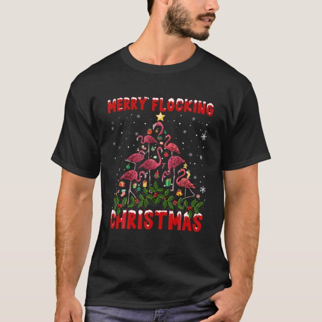 Rosa Flamingo Merry Flocking Julgran Ljus T Shirt (Framsida)
