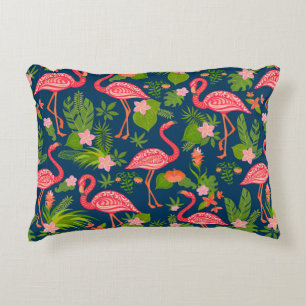 Rosa flamingo-ornament på en stripe-turkos bakåt prydnadskudde