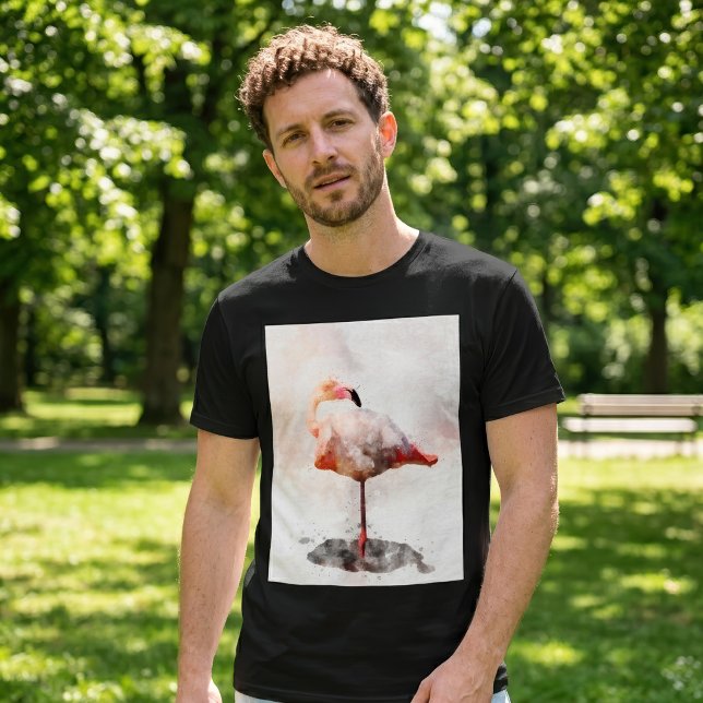 Rosa Flamingo Stående i Akvarell Konsttryck T Shirt (Pink Flamingo Standing in Watercolor Art Print. Men Basic Black T-Shirt)