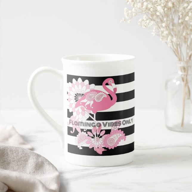 Rosa Flamingo Vibe Endast Svart & Vitt Randigt Benporslin Mugg (Skapare uppladdad)