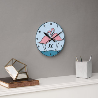 Rosa Flamingos Monogram Art eller Anpassningsbar P Rund Klocka