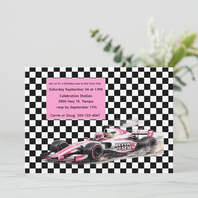 Rosa flicka racerbil födelsedags digital nedladdni inbjudningar (Stående Fram)