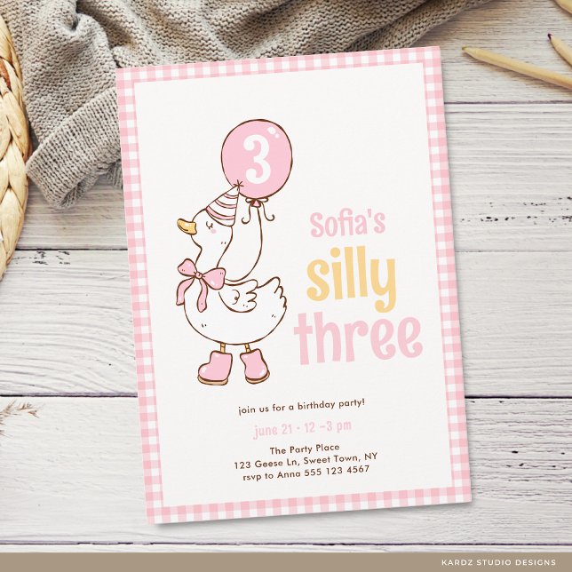 Rosa flickor Three Silly Goose 3-årsfest Inbjudningar (The front of the invitation is shown in a 5x7-inch size. Choose size, paper, and corner style.)