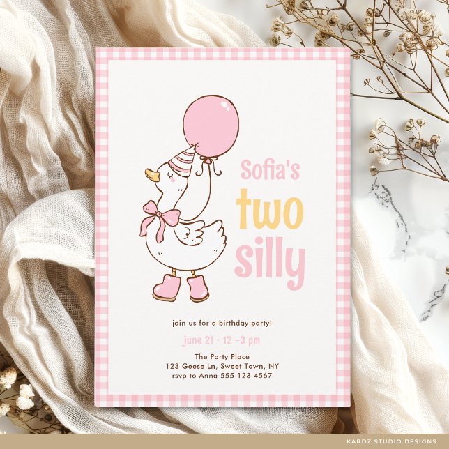 Rosa  Flickor Två Dumma Gås 2-års Födelsedag Inbjudningar (The front of the invitation is shown in a 5x7-inch size. Choose size, paper, and corner style.)