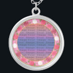 Rosa Flowers Anpassningsbar Round Silver Necklace Silverpläterat Halsband<br><div class="desc">Anpassa det här söt halsbandet att ha som bröllopsfavörer på bröllopsmottagningen eller att ha en själv som en hågkomst till din speciella dag. Detta halsband är också perfektens gåva till bruden på hennes möhippa. Anpassa genom att lägga till fotot.</div>