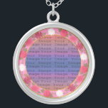 Rosa Flowers Anpassningsbar Round Silver Necklace Silverpläterat Halsband<br><div class="desc">Anpassa det här söt halsbandet att ha som bröllopsfavörer på bröllopsmottagningen eller att ha en själv som en hågkomst till din speciella dag. Detta halsband är också perfektens gåva till bruden på hennes möhippa. Anpassa genom att lägga till fotot.</div>