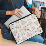 Rosa Flowers, Rosa ros, Watercolor Flowers Laptop Fodral<br><div class="desc">Elegant,  snyggt och sofistikerat mönster med rosa vattenfärgblommor. Modern gåva och trendig,  perfekt för blommigtens design älskare i ditt liv.</div>
