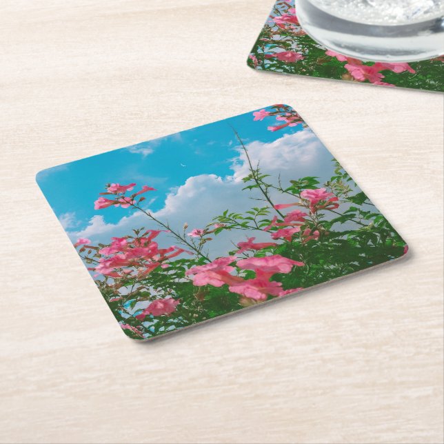 Rosa Flowers under Blå himmel med moln - natur Underlägg Papper Kvadrat (Vinklad)