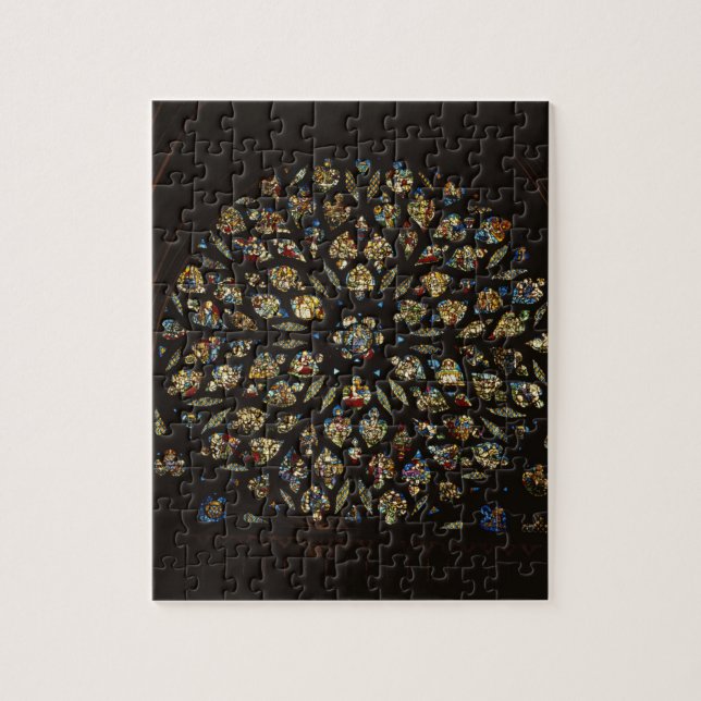 Rosa fönster ovanför den västra dörren, med depic pussel (Vertikal)