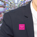 Rosa för Business Namn och Logotyp Square, knapp<br><div class="desc">Knappen Fyrkant som du kan anpassa för att lägga namn och logotyp på företaget. Du kan använda den här kommandoknappen som ett enhetligt tillbehör till personalen. Du kan också använda den som förpackningstillbehör. Du kan också inkludera den i material som du använder i marknadsföring för att annonsera din verksamhet eller...</div>