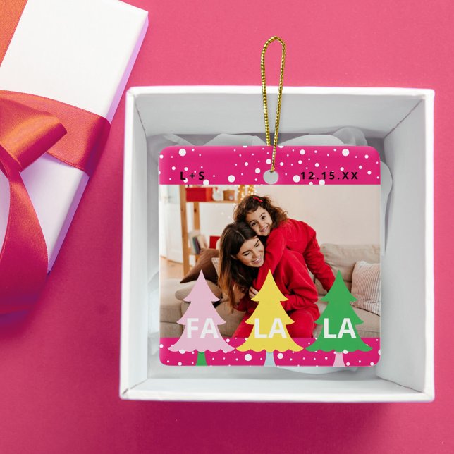 Rosa för färgat Neon Fa La julfoto Julgransprydnad Keramik (Colourful Bright Neon Fa La Christmas Photo Pink Ceramic Ornament)