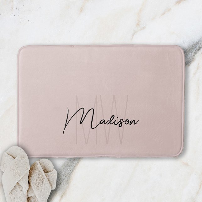  Rosa för Modern Monogram Namn-skript Badrumsmatta (Modern Monogram Name Script Blush Pink Bath Mat)