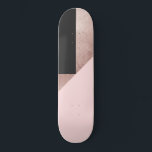 Rosa för Modern Ro Guld Black Mini Skateboard Bräda 18,5 Cm<br><div class="desc">Denna elegant och chic mönster är perfekt för den moderna kvinnan. Den har en faux utskriven ro-guld-folie, svart och rosa-färg-blocktriangeln geometriskt mönster. Det är snyggt, trendig, unikt och modernt! ***ANMÄRKNING OM VIKTIG UTFORMNING: För begäran om anpassningsbar som avser ändringar av konstruktionsaspekter. inklusive färg-swappar eller matchande produkter, eller någon annan designrelaterad...</div>