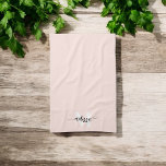 Rosa för monogrampenselkalligrafi Kökshandduk<br><div class="desc">Fet serif-monogram kombinerat med handskriven calligrafi med penseln.</div>
