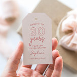 ROSA-förmån för LOLA 30års födelsedag Presentetikett<br><div class="desc">Lola-samlingen överlämnar modern elegans med sin eleganta linjer och contemporary-typografi. Landets feminina undertoner är vackert balanserade med ett djärvt påstående,  skapar det som ett idealiskt val för den livliga och moderna bruden.</div>