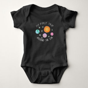Rosa Första Resa runt Sol Flickans första födelsed T Shirt