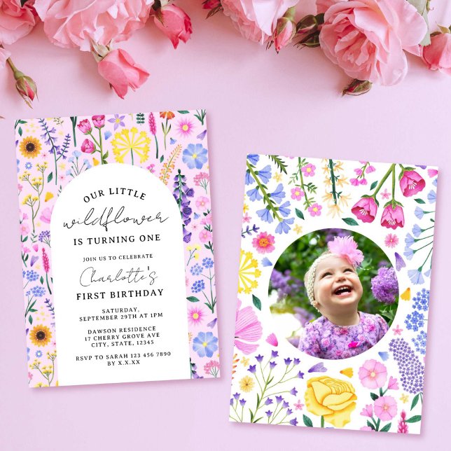 Rosa Foto av Little WildblommGirl First Birthday Inbjudningar (Little Wildflower Girl First Birthday Pink Photo Invitation)