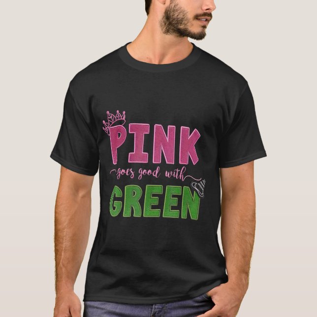 Rosa går bra med grönt t shirt (Framsida)