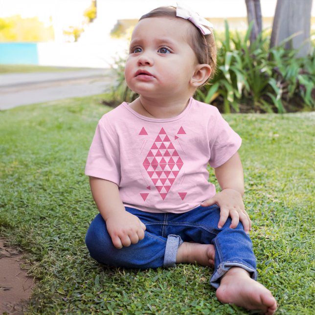 Rosa Geometric Triangles T Shirt (Skapare uppladdad)