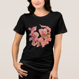 Rosa Geraniumblomma Krans Blommig T-Shirt