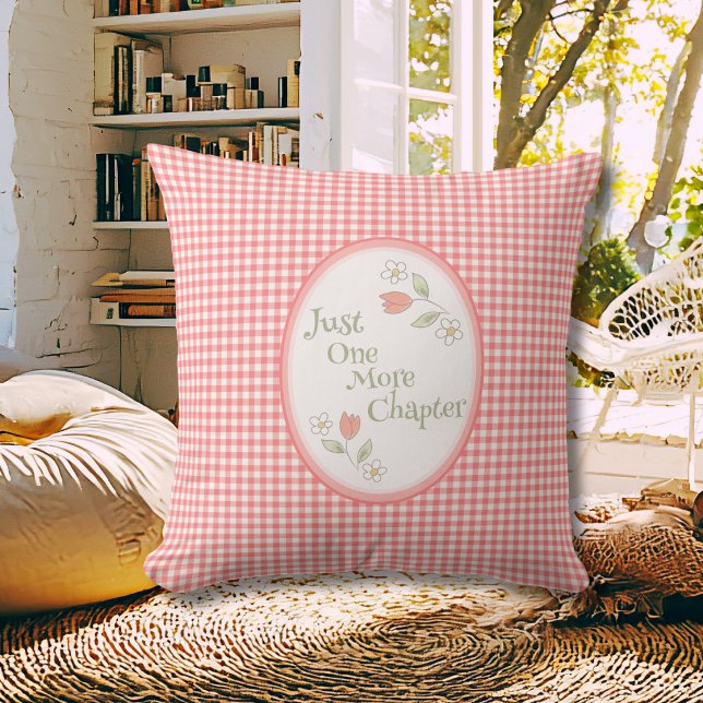Rosa Gingham "Bara en till kapitel" Läsnisch Kudde (Pink Gingham "Just One More Chapter" Reading Nook Throw Pillow for Book Lovers)