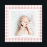 Rosa Gingham Check Baby Birthdate Magnet<br><div class="desc">Söt  rosa gingham-kontroll är ett charmerande sätt att ram fotografera ett nyfödd bebis och fira ankomsten med en kvadratmagnet med namn och födelsedatum. Gör den här magneten i baby för en ny förälder,  mor- och farföräldrar och familj eller vänner.</div>