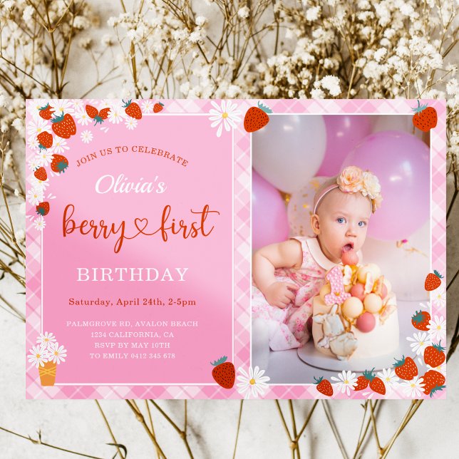 Rosa Gingham Daisy blomma Berry Första födelsedag Inbjudningar (Pink Gingham Daisy flower Strawberry Berry sweet with Photo Girl First Birthday Invitation
)