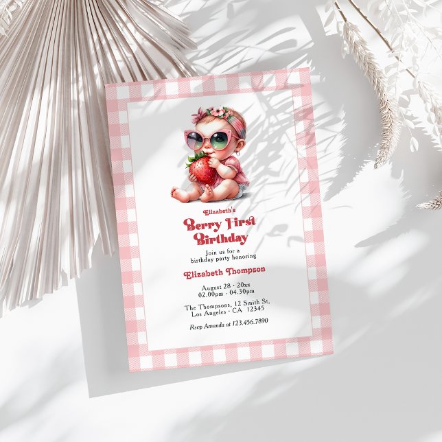 Rosa gingham & jordgubbsfödelsedagsfest vid 1-årsd inbjudningar (Pink Gingham & Strawberry Berry 1st Birthday Party Invitation)