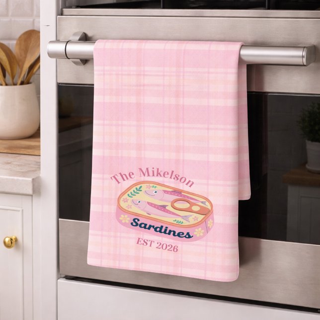 Rosa Gingham Sardiner Anpassat Familjenamn Kökshandduk (Skapare uppladdad)
