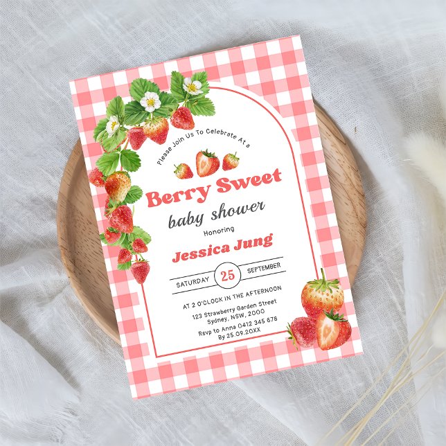 Rosa Gingham Strawberry Baby Shower Party Inbjudningar (Skapare uppladdad)