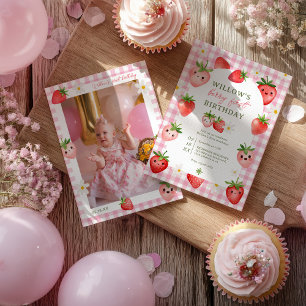 Rosa Gingham Strawberry Berry First Birthday Inbjudningar