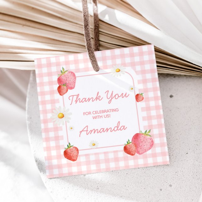 Rosa Gingham Strawberry Födelsedagsfest Square Gåvor Etiketter (Pink Gingham Berry First Birthday Party Square Favor Tags)