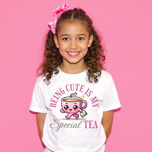 Rosa Girly Is Cute är min Speciella Tea Shirt T Shirt (Pink Girly Being Cute is my Special Tea Shirt.)