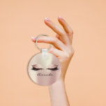 Rosa  Girly Makeup Lash Namn  Nyckelring<br><div class="desc">🔑 Chic på resande fot: Florence Studios Rosa Makeup Lash Keychain! 💄 där, Glam Goddesses och Beauty Aficionados! Önskar du att du kunde ta en biet av din salons charm överallt? Säg "hej till Salon Rosa Girly Makeup Lash Namn Keychain av Florence Studio - inte bara en nyckelkedja, utan en...</div>
