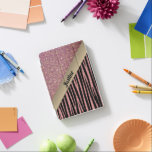 Rosa  Glam Zebra tryck iPad Mini Skydd<br><div class="desc">Mörkens rosa  glitter med guld högdagrar i kombination med ett guld-band där du kan anpassa det så att det blir unikt för dig tillsammans med ett svart och rosa  zebra tryck.  Glitzy glam vibes.</div>
