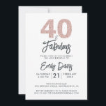 Rosa Glitter 40 och Fabulous | 40:e födelsedag Par Inbjudningar<br><div class="desc">En chic,  elegant,  40-årsfotoinbjudan kan du anpassa och skicka ut för din 40-födelsedagsfests firande. Ord "40 och Fabulous" i svart och  rosa glitter ställs in med hjälp av elegantens kalligrafi och modern typografi. Enbart designad för dig med Lycklig Dolphin Studio! @glydolphinstudio</div>