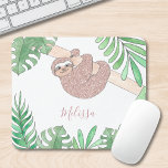 Rosa Glitter Cute Jungle Animal Namn Musmatta<br><div class="desc">Gör du kärlek också det? Denna söta och roligt musknapp dekoreras med en ro guld glitter som lekar från en gren som omges av löv från gröntens vattenfärgsdjungel. Anpassa den genom att ändra namn. Ursprunglig vattenfärg © Michele Davies</div>