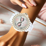 Rosa Glitter Eyelash Armbandsur<br><div class="desc">Håll snyggten och i tid med Rosa Glitter Eyelash Anpassningsbar Watch. Den här klockan har skakande accenter från rosa glitter, fet ögonfransdetaljer och en chic design. Den är perfekt för lash techs, lash artists eller någon som har kärlek glam-tillbehör. Anpassa det med ditt namn, ditt företag namn eller lämna det...</div>