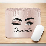 Rosa Glitter Gnistra Eyelash Monogram Namn Musmatta<br><div class="desc">Ro Guld -  Rosa Faux Foil Metallic Gnistra Drips Glitter Brushed Metall Monogram Namn och Initial Eyelash (Lash),  Eyelash Extensions och Ögon  Rosa Mouse Pad (mousepad). Utformningen gör perfekten söt 16-årsjubileum,  bröllop,  möhippa,  årsdag,  babydusch eller bachelorette-festgåva till någon som tittar för ett trendig coola stil.</div>